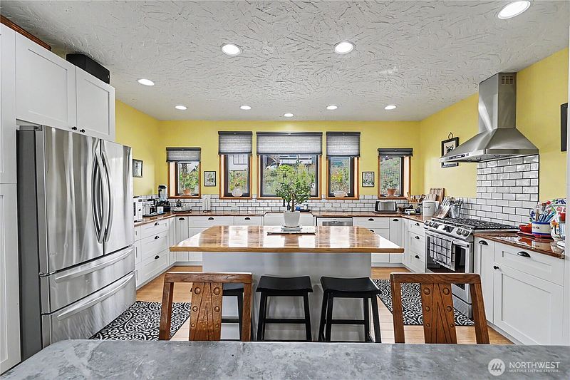 5th image of 1027 W Seventh Street