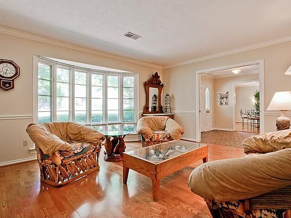 5th image of 10127 Crestover Dr