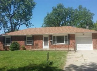 118 S Queen Ridge Dr, Independence, MO 64050