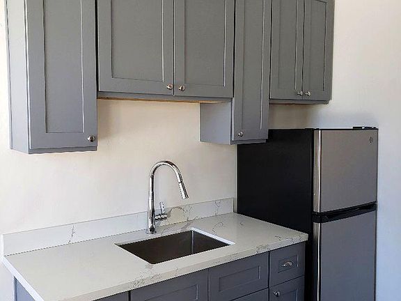3rd image of 2480 Washington St #504