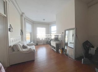 27 Bay State Rd APT 2R, Boston, MA 02215