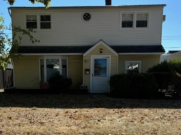 42 Hollyhock Rd, Levittown, NY 11756