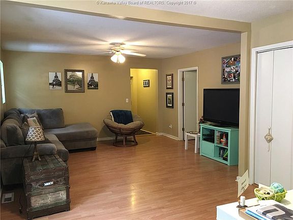 3rd image of 137 Snow Hill Dr