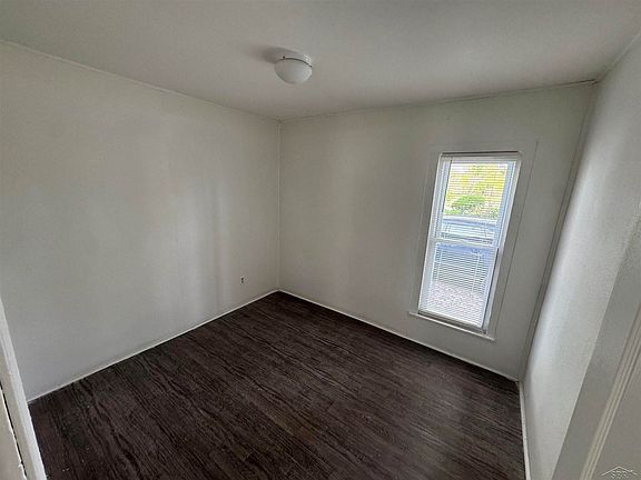 5th image of 1338 Sears St