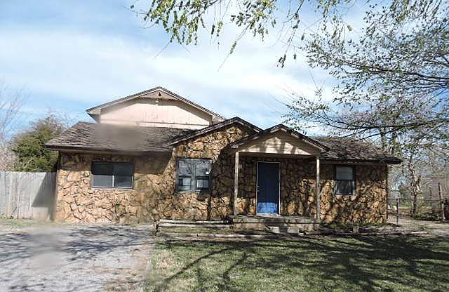 1st image of 4421 SE 38th St