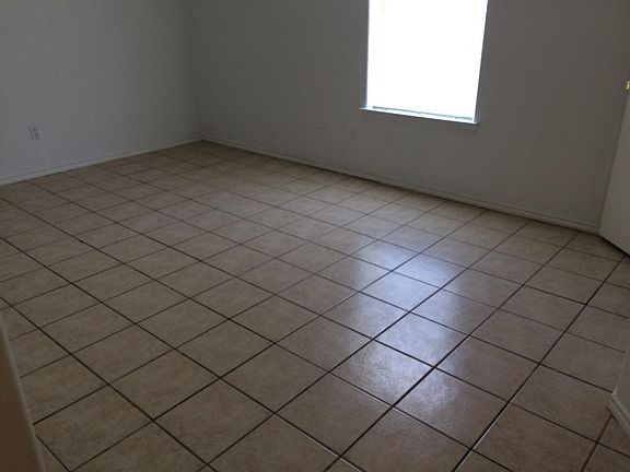 4th image of 7634 Oak Chase