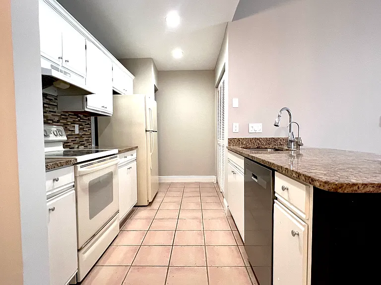 1077 Goldenrod Rd #1077A — Photo 10
