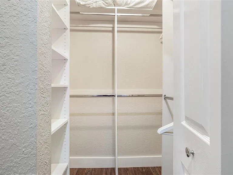 4204 Vineyard Cir #2 — Photo 8