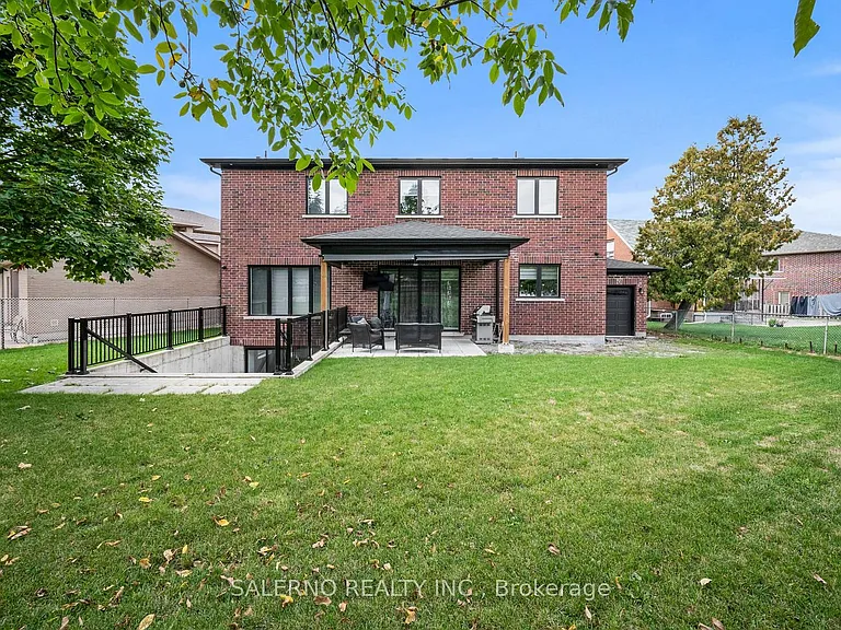 11 Compton Cres — Photo 44
