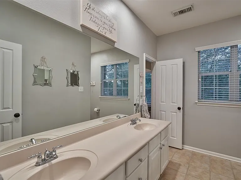 43 S Longsford Cir — Photo 26