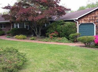 18 Etna Ln, Dix Hills, NY 11746