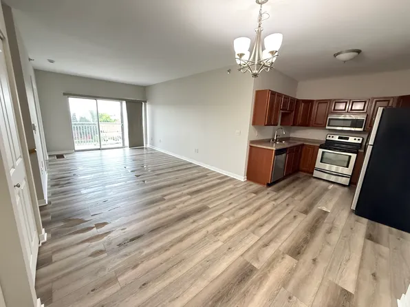 3540 Library Dr APT 401, Cudahy, WI 53110