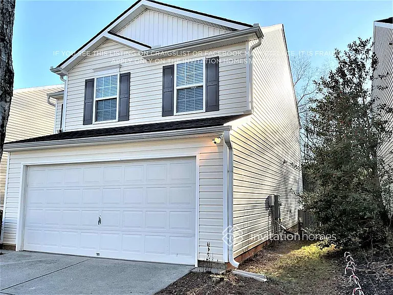 2530 Mayfair Dr — Photo 2