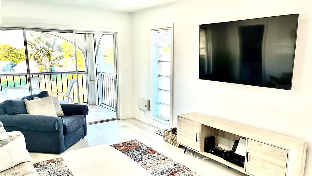 2 bed, 2.0 bath, 1015 sqft, $2,500 — Photo 3