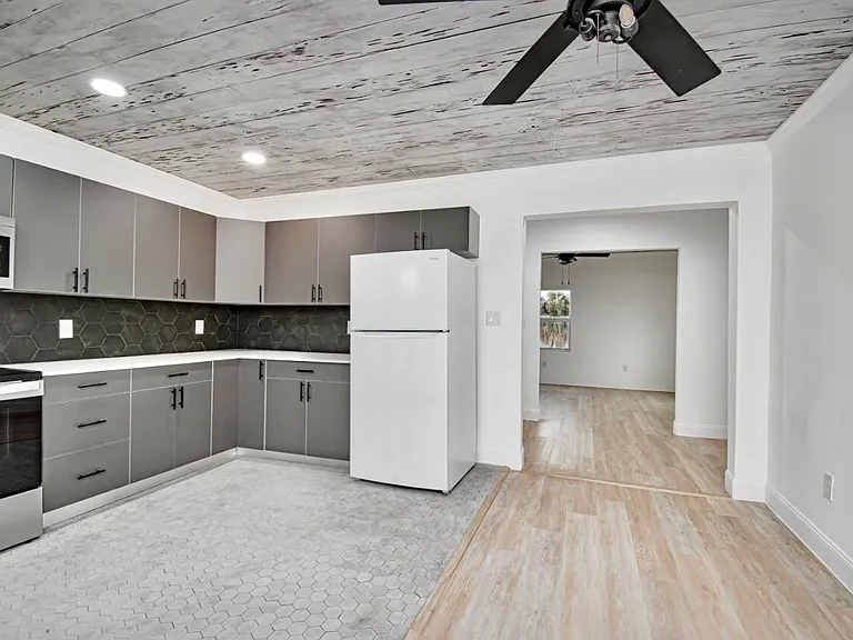 318 N E St — Photo 10