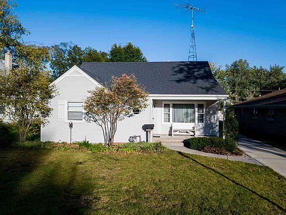 3rd image of 1023 Westchester Dr