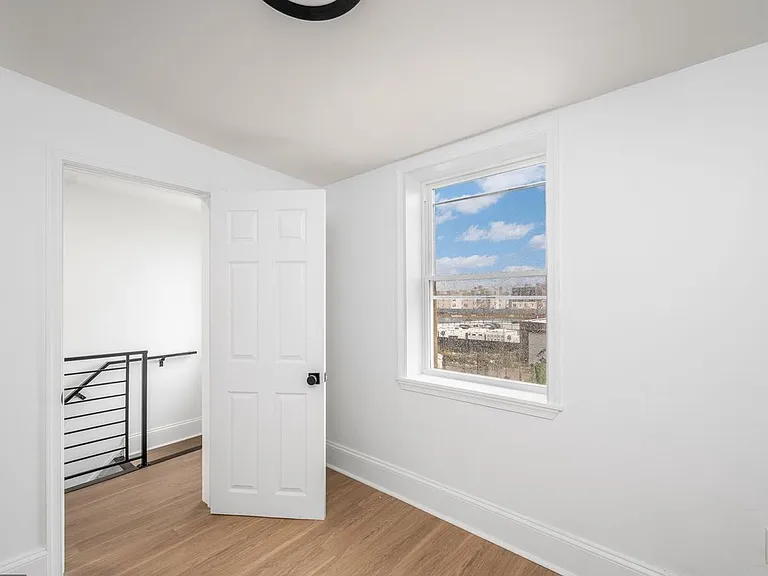 2042 E Somerset St — Photo 14
