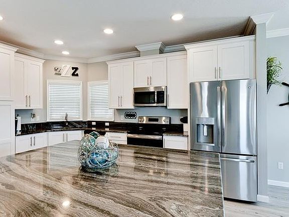 5th image of 271 Jamaica Dr