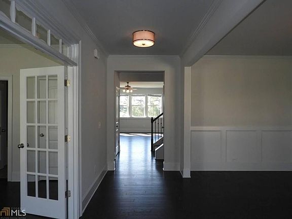 3rd image of 362 Hillgrove Dr