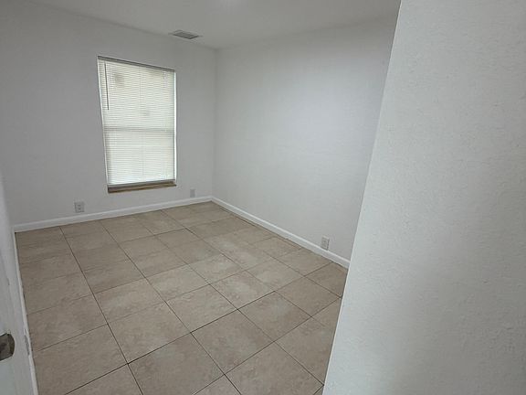 4th image of 926 S F St #2
