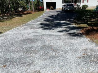 122 Robin Hood Ln, Aberdeen, NC 28315