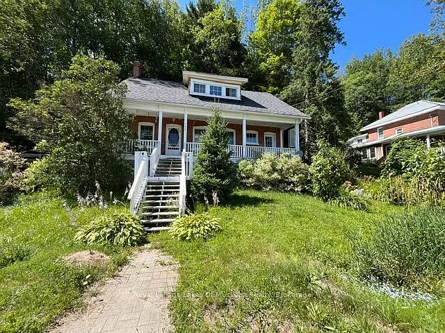 149 Ryerson Cres — Photo 2