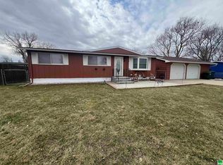 8 Bancroft Ct, North Sioux City, SD 57049