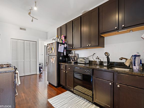 3rd image of 1149 W Cornelia Ave