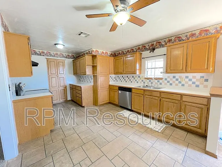 12401 SW 4th St — Photo 3