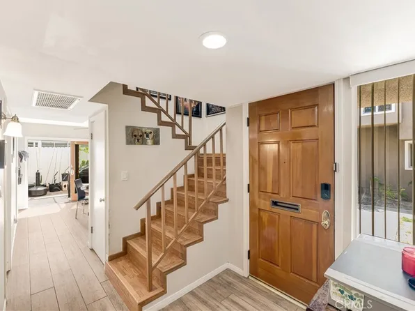 18128 Killion St Unit 2, Tarzana, CA 91356