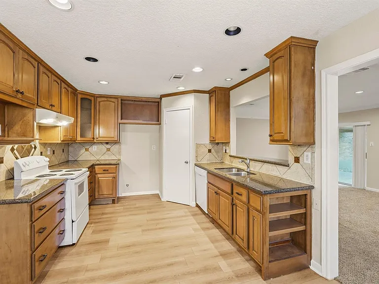 810 Sunnybrook Ln — Photo 26