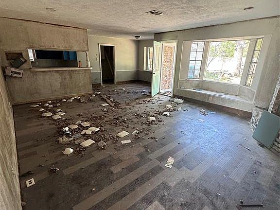3rd image of 5006 Glenhaven Drive