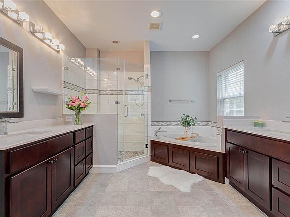 2nd image of 9 Versante Ct