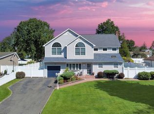 67 Walter Ct, Commack, NY 11725