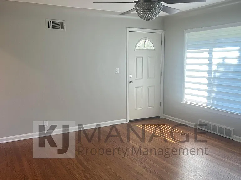 15631 Doris St — Photo 5