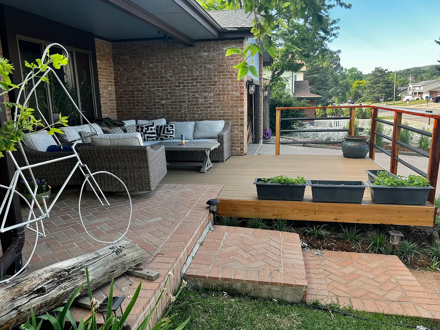 5 bed, 3300 sqft, $1,100 — Photo 2