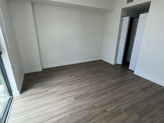 4th image of 2304 NE 2nd Ave #1428