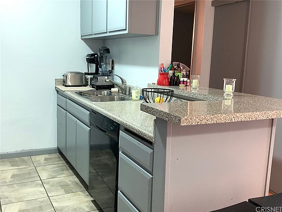 3rd image of 18620 Hatteras St Unit 277