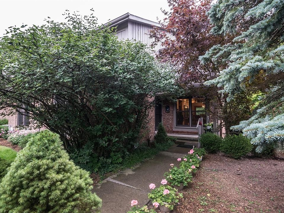 1st image of 2220 Applewood Ct