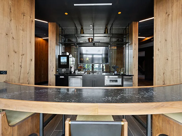 Madison West Elm — Photo 39