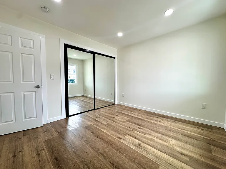 2230 S Grand Ave — Photo 8