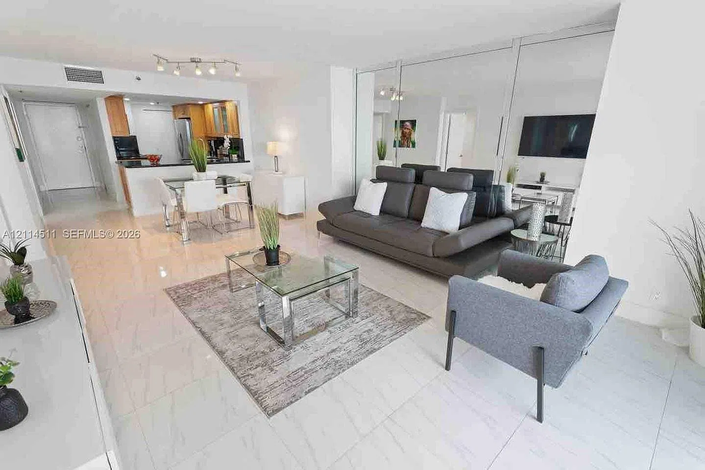 The Grand Condominium — Photo 4