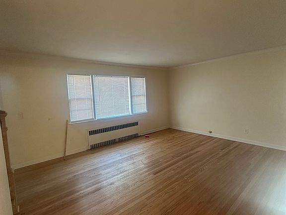 3rd image of 826 Jerome Ave