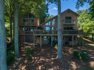 232 Waterwood Dr, Moneta, VA 24121