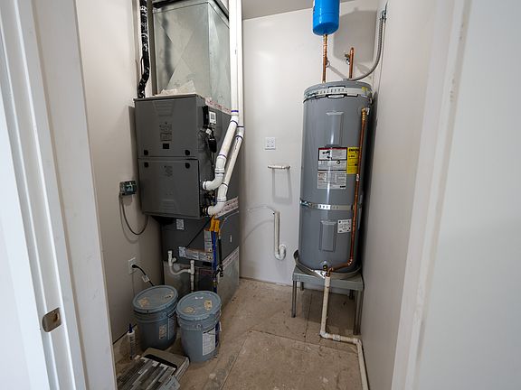 5th image of 824 Rivet Way