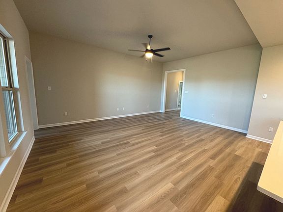 5th image of 128 Villa Dr
