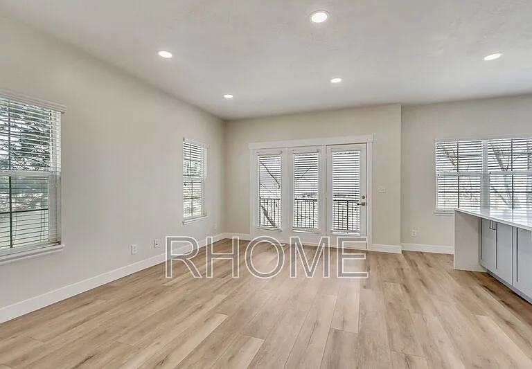 105 E Chandlerpoint Way — Photo 7