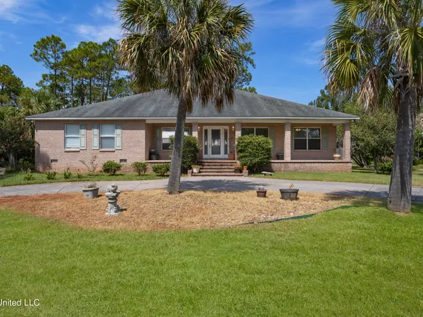 559 Royal Oak Dr, Pass Christian, MS 39571