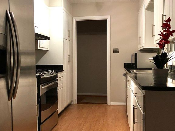 3rd image of 6221 Driftwood Dr