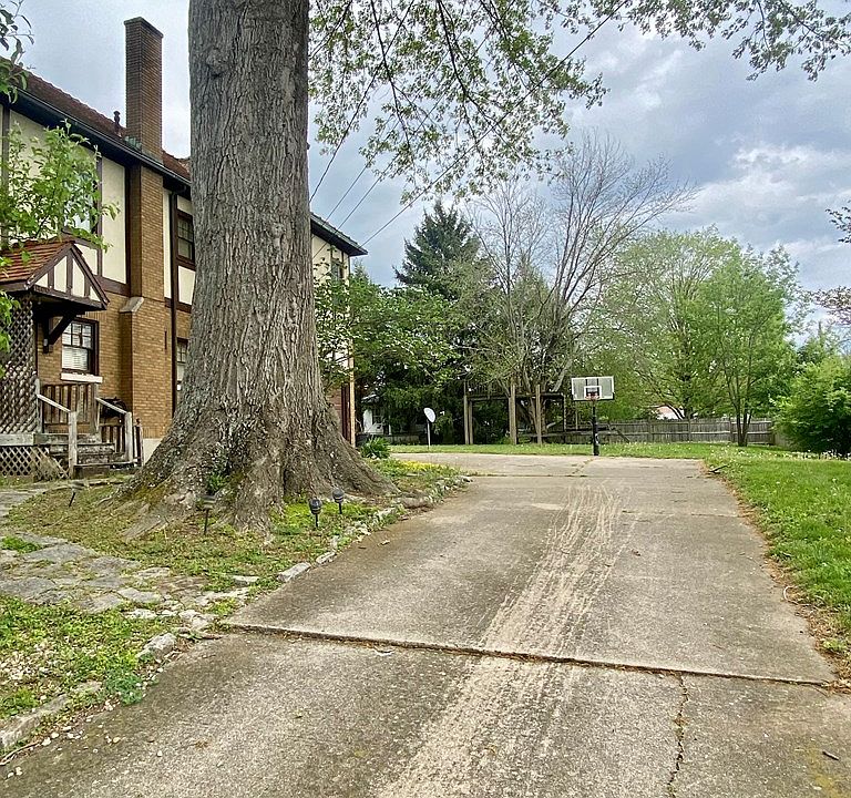 19th image of 1400 E 2nd St